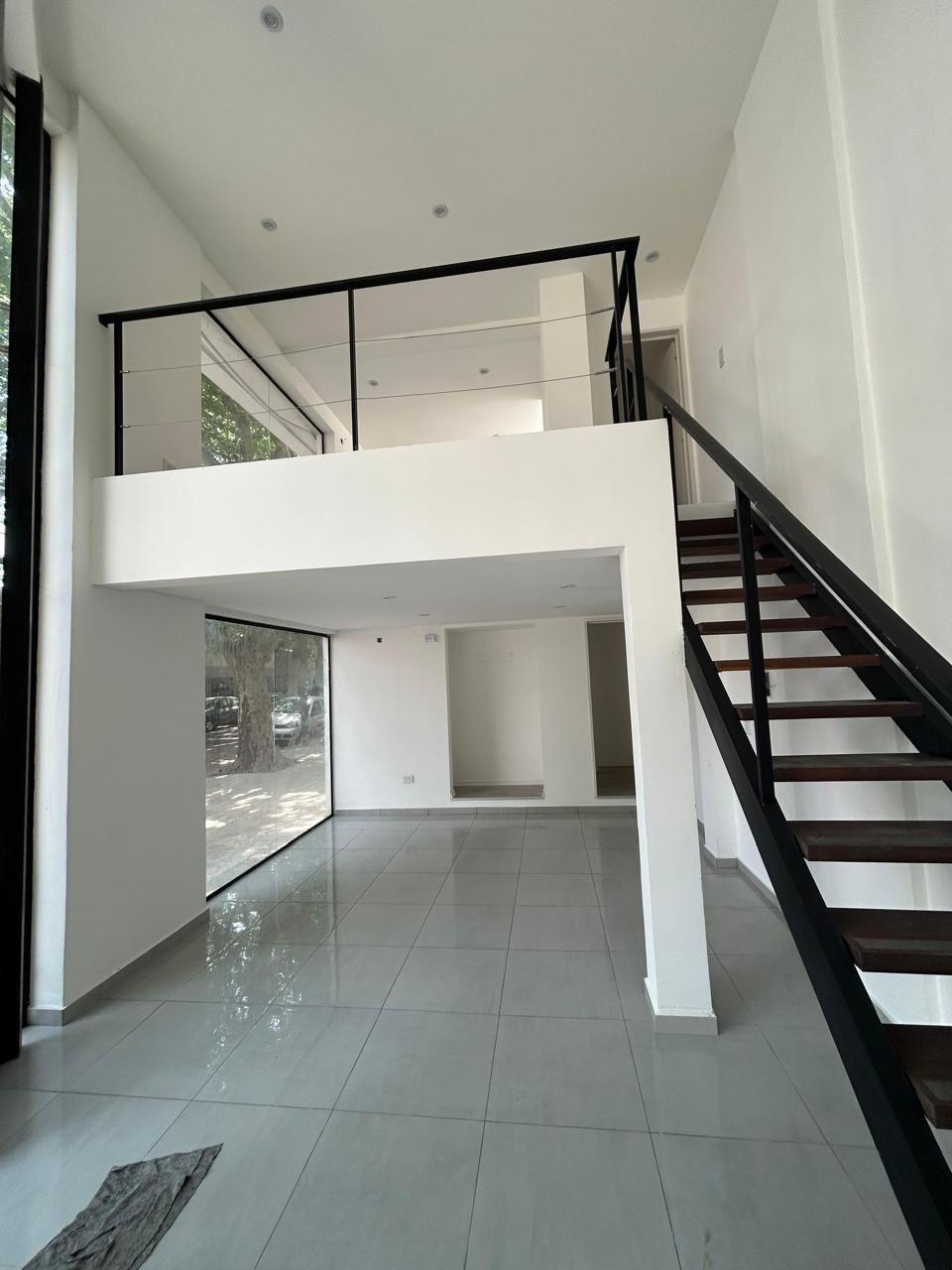 Local Apto Estudio/Oficina Profesional – 12 y 43, La Plata – VENTA